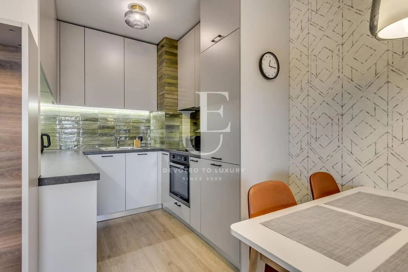 Paris A Sunny 2- Bedroom Apartment With Parking 索菲亞