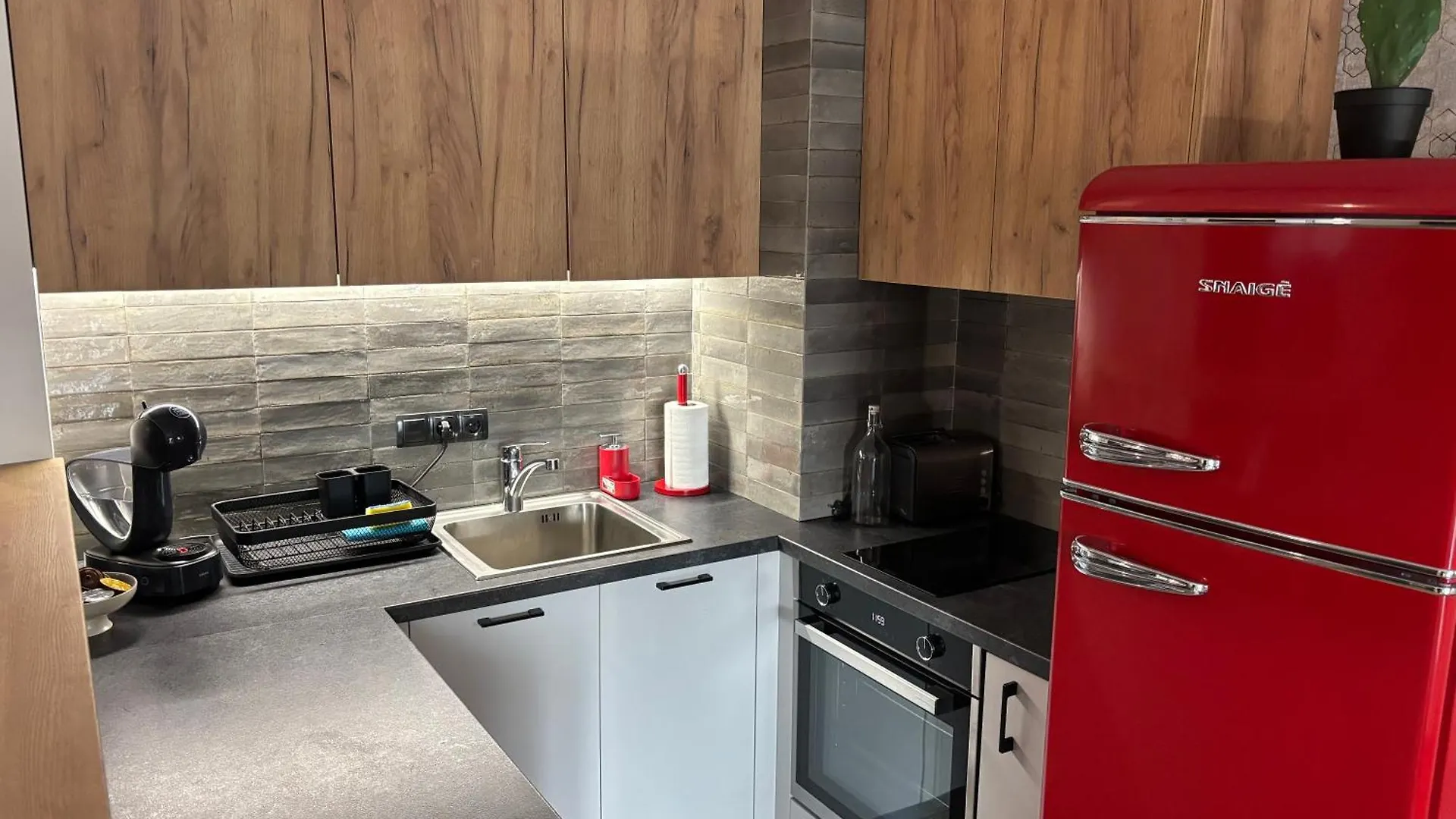 Paris A Sunny 2- Bedroom Apartment With Parking 索菲亞